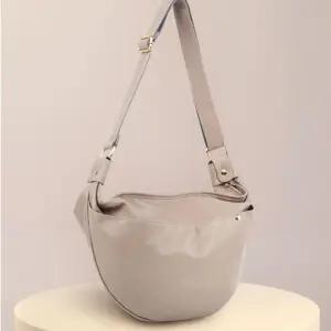 [피커]빅 반달 숄더백 캐주얼크로스백 가방 베이지