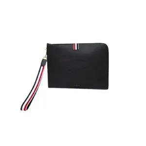 탭 스트랩 미디움 클러치 블랙 공용 MAC083A 00198 001