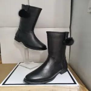 [에스콰이아] 여성 발편한 퍼 장식 탈부착 내피 퍼 하프 부츠 굽2센치YAAWBG626BK