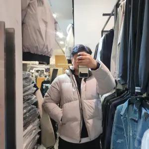 [엠할리데이] P 고축사라미 후드탈부착 다운점퍼 L-BEIGE MO4WU824 - 004