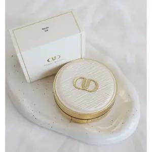 셰르잔느 퐁드땅 루미에르 도레 쿠션