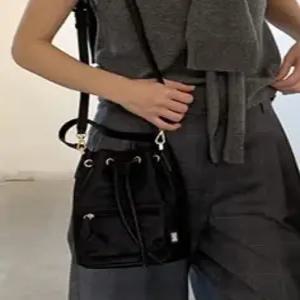 닥스 액세서리 25FW [MERCURY] 블랙 체크 버킷백 S DCBA5F933BK