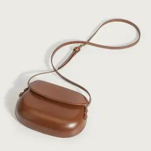 자라 숄더백 미니 크로스백 반달 바게트 가방 핸드폰 카메라백 호보백 고등학생 대학생