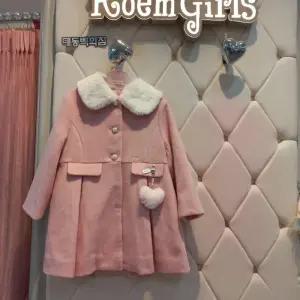 로엠걸즈 DP01 핏플레어 퍼에리  코트 핏플레어 퍼에리 코트 RGJC261Y