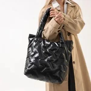 여성 지그재그 패딩 숄더백 여성가방