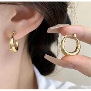 심플 볼드라인 여성 후프링 귀걸이 회사원 패션귀걸이