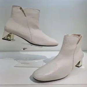 [에스콰이아][에스콰이아] 여성 발편한 세미정장 퍼 앵클부츠 굽5센치 PFCWBS654 (P003396254)