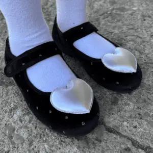 여아용 카멜 실버 하트 도트 벨벳 슈즈 여아 겨울 구두