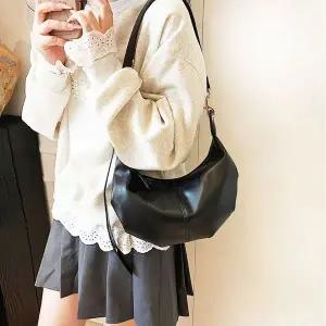여성 2컬러 페이크레더 바나나 크로스백 반달 숄더백