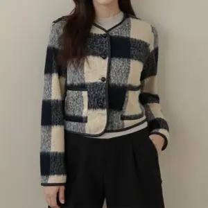 [오아즈] 브러시드 체크 퀼팅 누빔 라운드넥 겨울 자켓