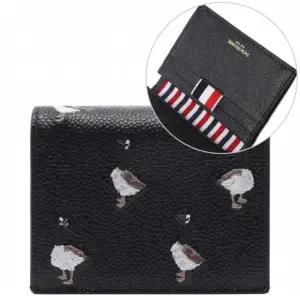 25FW 남여공용 페블 그레인 구스 자수 폴딩 카드지갑  UAW073A 00198 001 25F)