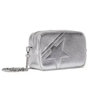 GOLDEN GOOSE  실버 라미네이팅 레더 스타백  GWA00228 A000335 70140)