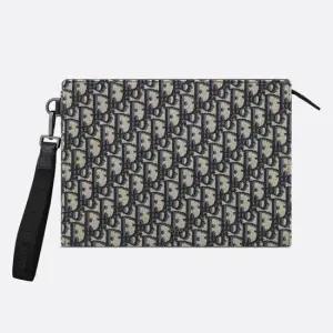 25SS 디올 A5 트라이앵글 파우치 오블리크 남성 클러치백 베이지 블랙 2ESCA483YKY H05E