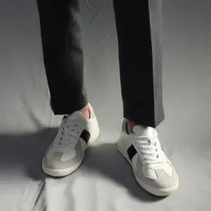 [쥬비샵]5.5cm 인조가죽  스웨이드 믹스 독일군 키높이 스니