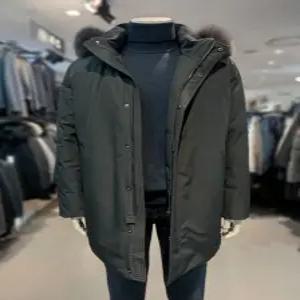 [트레몰로] 주)세정  트레몰로  23신상  탈부착 폭스퍼후드 구스다운코트 롱점퍼  카키 TRNKD3WA121