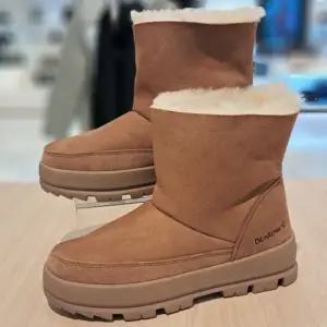 [롯데백화점]베어파우 MARGO 여성 겨울 방한 양털부츠 히코리 K2954002QD-W 4CM