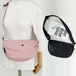 탄탄한 여성 여행용 크로스백 반달 보부상 미니백 해외 슬링백