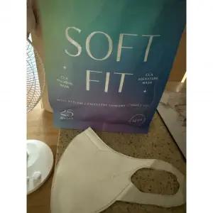 CLA 클라 라이트 KF94 소프트핏 귀편한 컬러 마스크 중형 25매