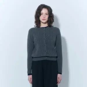 [UNIT](센텀시티점)캐시미어 케이블 베이직 가디건 (ZFKKCA104C-CHARCOAL)