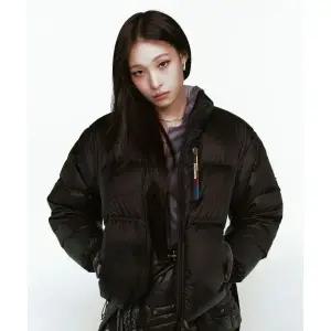 살로몬 SALOMON 컨투어 크롭 다운 자켓_LC3003600 S254002HDJN3_BLK 377117