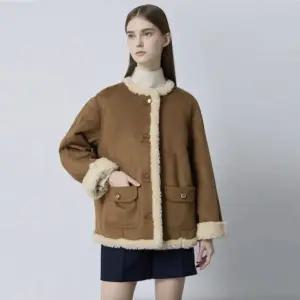 [롯데백화점]씨씨콜렉트 시어링 스웨이드 무스탕 자켓 C254PSJ161