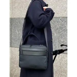 [국내매장판] 빈폴ACC (BE51D2M32R)커뮤터 가로 메신저 - 네이비 189463