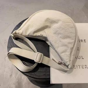 남녀공용 반달가방 만두크로스백 숄더백