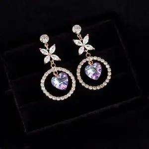 [하프클럽/]여자 큐빅 하트 오로라 홀리데이 드롭 귀걸이