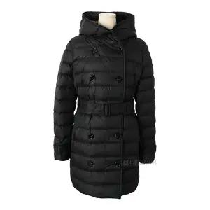 [롯데백화점]버버리 여성 8091112 위틀리 벨티드 숏 다운 패딩 점퍼 블랙