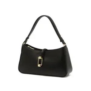 닥스 액세서리 25FW [D-LOCK] 블랙 D락장식 가죽 숄더백 M DCBA5F975BK