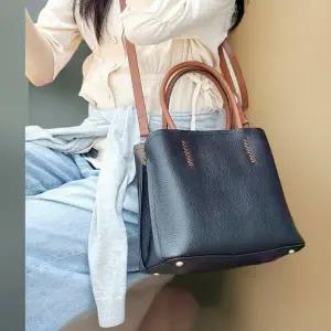 |CCB3F27|여성용 클래식 소가죽 스티치 사각 손잡이 토트백 및 크로스백