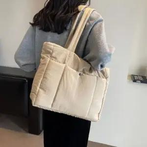 빅 사각형 보부상 패딩 숄더백 가방 여성 여자 기저귀 보부상가방 패딩가방 큰가방