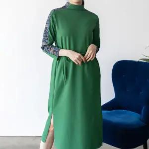 [디아스토리] 라인포인트 모크넥 긴팔 드레스 (AGFODX06) 그린