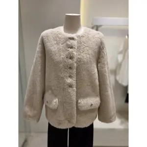 [SOUP](신세계 사우스시티) 페이크퍼 라운드 자켓 (SBADB81)