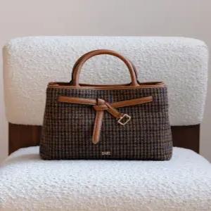 닥스 액세서리 25FW [더블린 체크] 브라운 벨트장식 잔체크 울 토트백 DCBA5F993W2