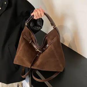 kass 세무가방 캐주얼 세무 겨울가방 가방 숄더백