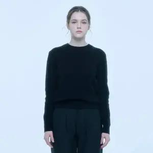 [UNIT](센텀시티점)캐시미어 케이블 베이직 크루넥 풀오버 (ZFKKCN103C-BLACK)