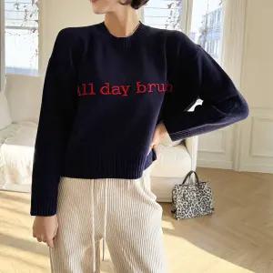 올데이 브런치 레터링 탄탄 소매 밑단 라운드넥 울 니트