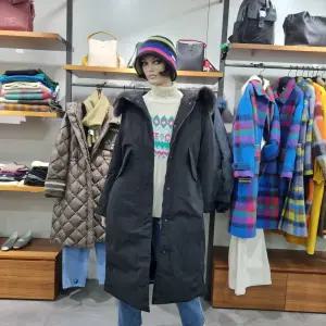 베네통/애플아울렛/백 니트 배색 브론즈 폭스 퍼 구스 롱 패딩/BAPDA6561