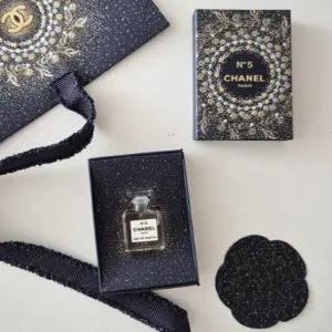 샤넬홀리데이넘버5 오드 파르펭 1.5ml 미니어쳐/ 샤넬 쇼핑백