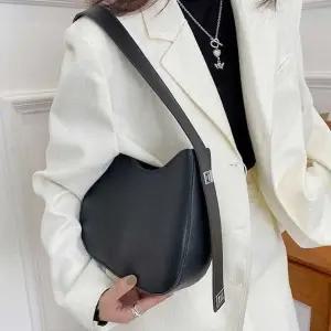 고품질 여자 정장 반달 오피스 룩 회사원 출근 룩 숄더 백 (WFFWK8X)