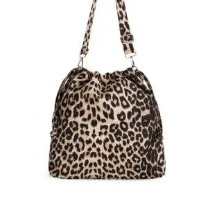 [라일리] Rly 스트링캔버스백 레오파드 캐주얼백 여성가방 학생백