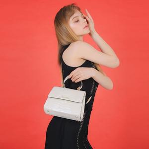 [바이제이키스] [Giselle B] 지젤B 미니 크로스백 토트백_화이트