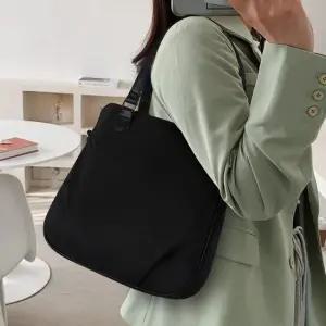 [디어백] 심플 블랙 캐주얼 숄더백 CH1993Y