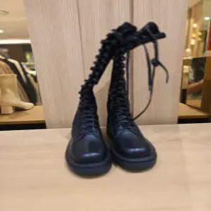 [에고이스트] 레터링 포인트 레이스업 롱부츠  EQ3AS-362