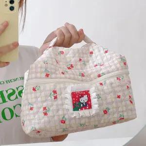 헬로 키티파우치 누빔 화장품가방 필통 자수 키티가방 여행용파우치