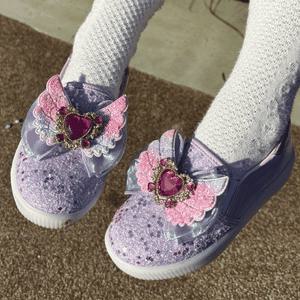 줄리 하트 윙 LED 여아 슬립온