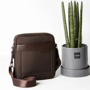 중년 남성 여행 크로스백 출근 외출 소지품 가방