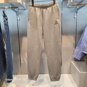 클라이드앤 HC04 유니 CROWN 자수 조거 기모 스웨트 팬츠  BPDPT489U