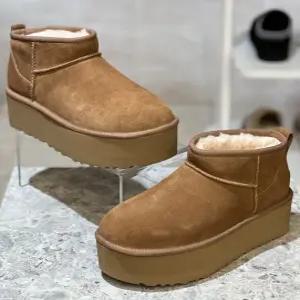 [AK분당점] [어그] 25F/W 여성 울트라 미니 플랫폼 부츠 1665302501 체스트넛